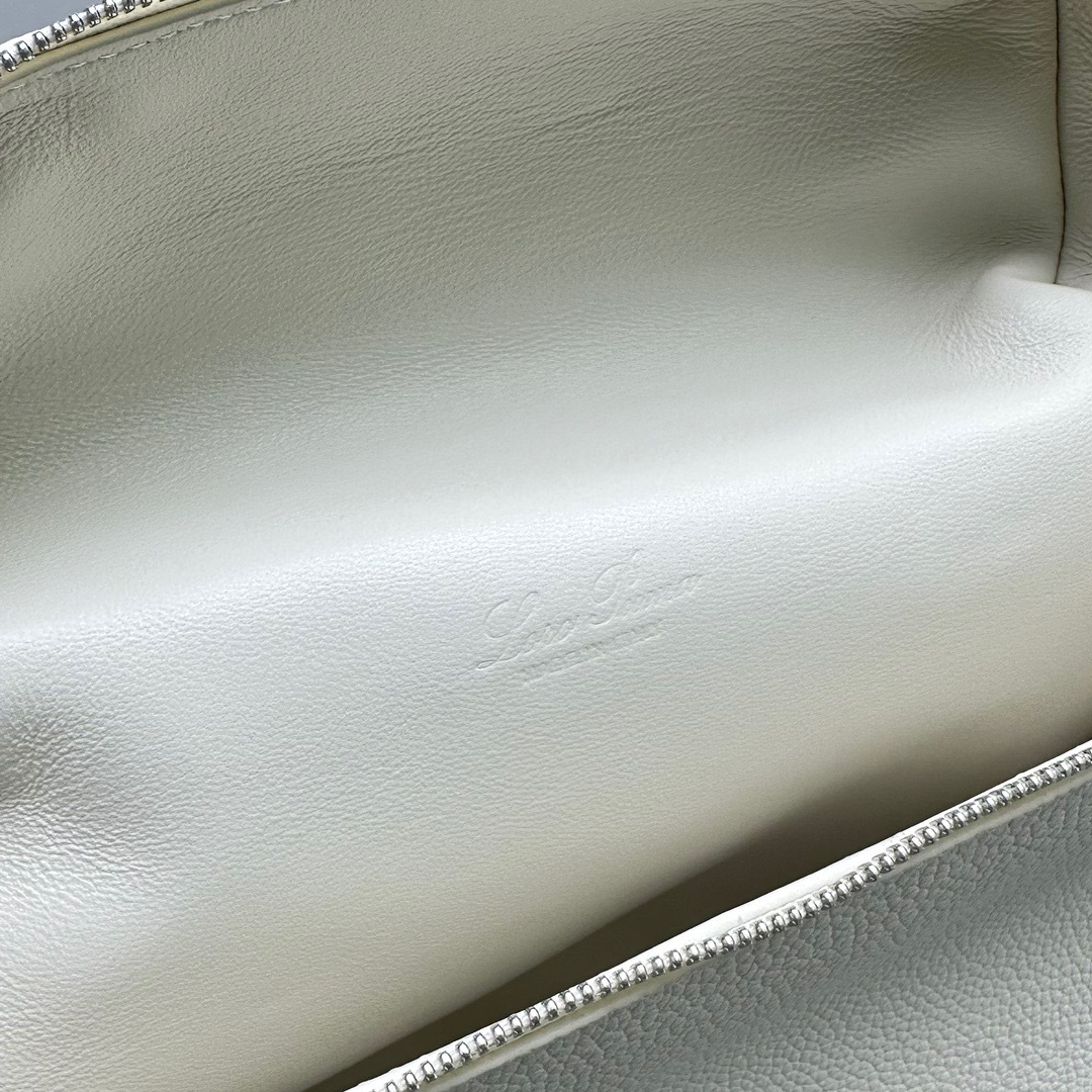 8D1B88D9-0CA2-47F0-BD19-2CA264AB52B2