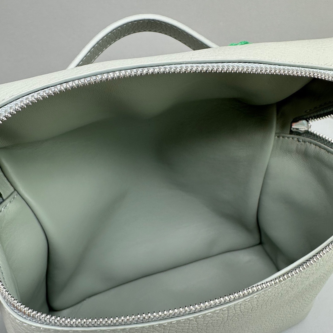 6FE3BAA9-2204-450A-9541-18342AAEA6B8