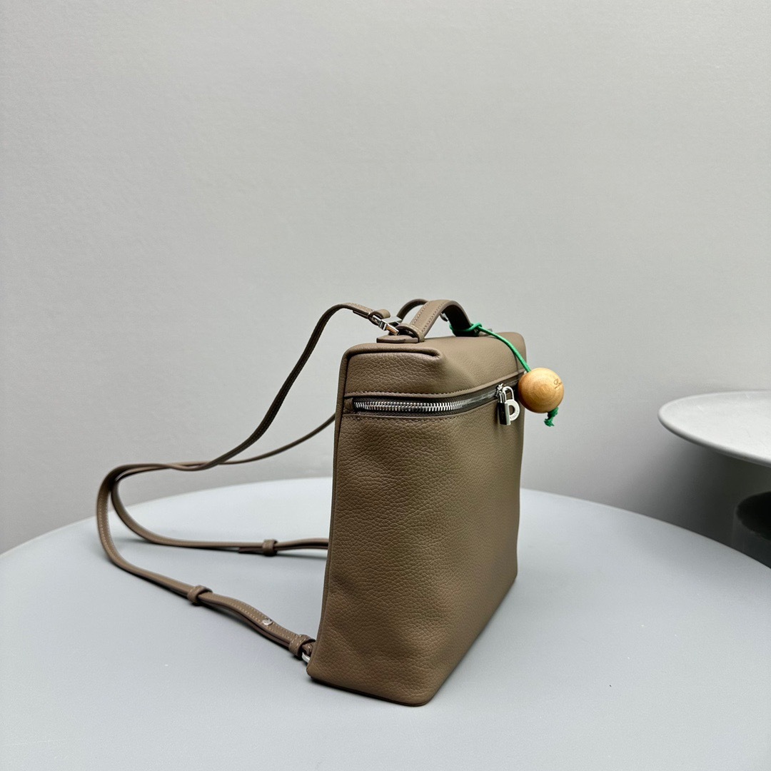 D6687EB4-321C-4E3F-B0F1-B132B5CBD006