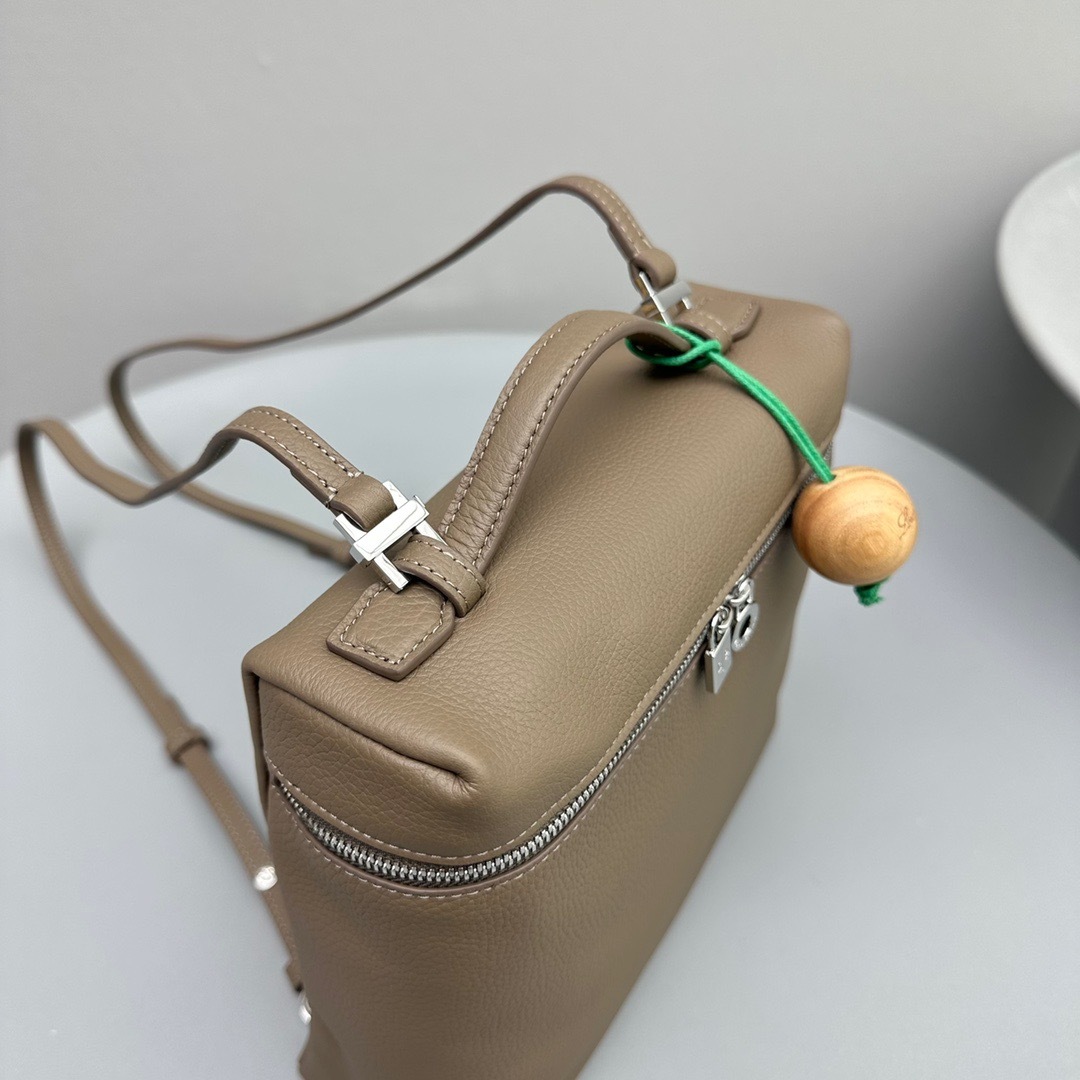 D0FAC999-6DFE-49F4-989B-CED6858500A8