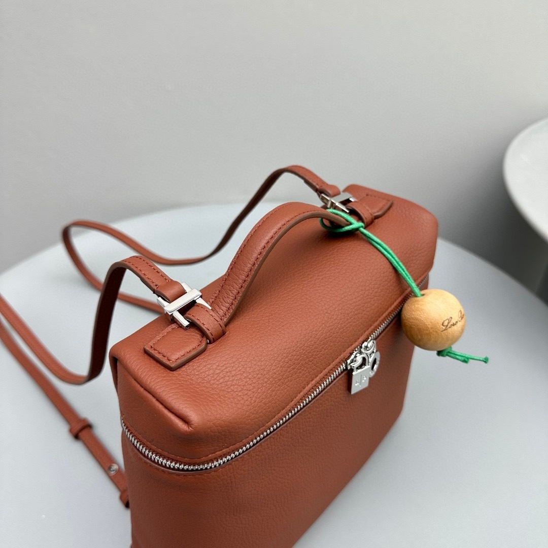 C1395E7E-84C0-46EE-8963-D5919E7CCBC7