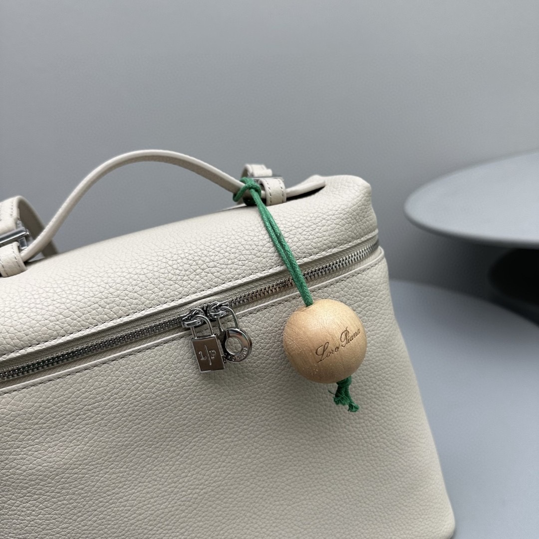 85967489-72CF-4FC1-9423-DCD42B708386