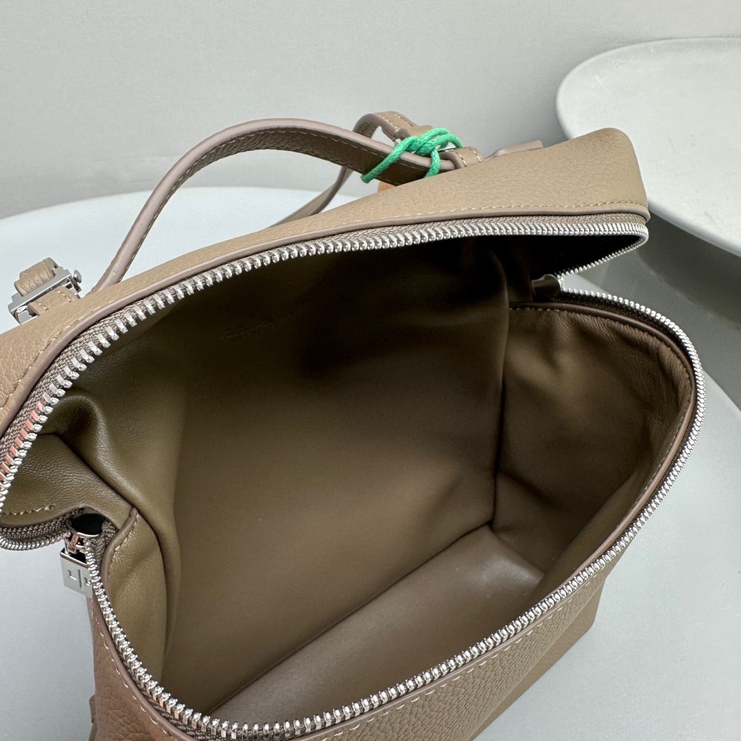 2F6B452E-B6DF-465D-8256-916D15CFE915