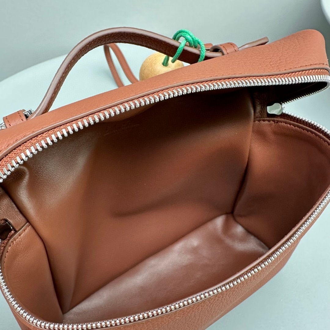 32B28353-0776-473E-8D05-76A14745DFC9