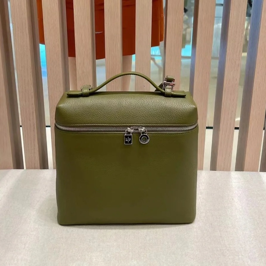 53A8427A-5263-4B1C-BD44-D66FB8256503