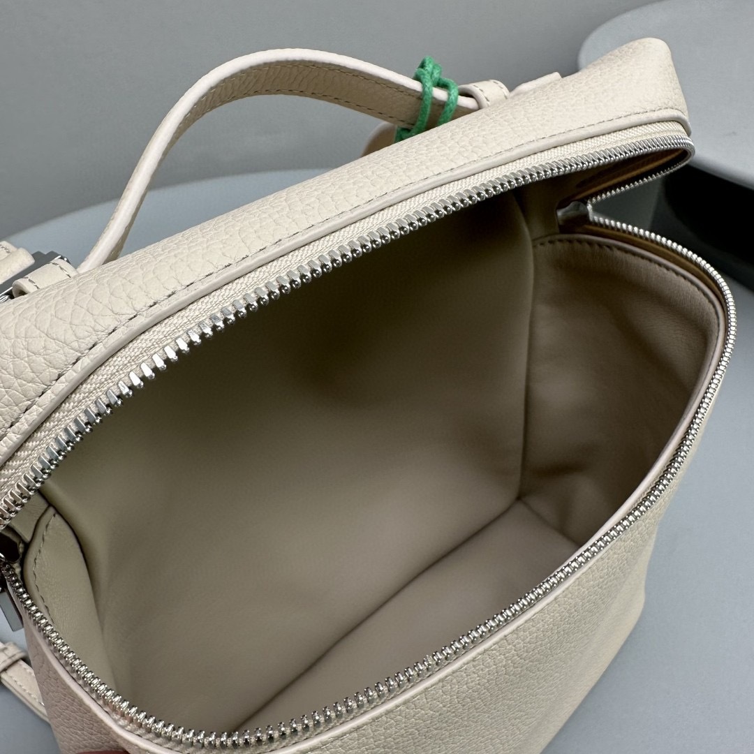 8666AB61-45C5-456B-95D9-3A4CB05F6C0D