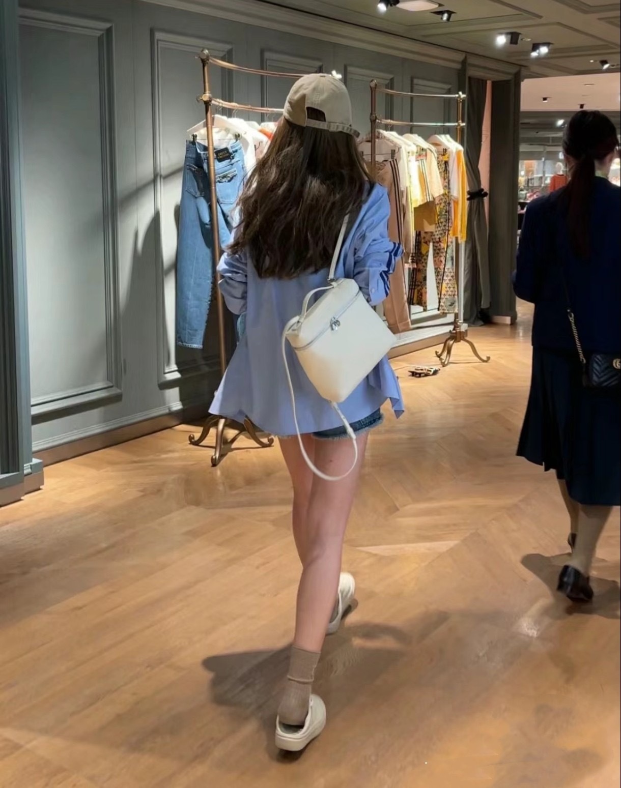 33AD219F-7C48-4BC2-892F-A34195A97DBE