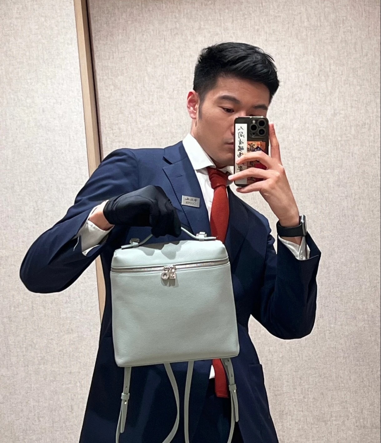 FBDD8CA0-36F7-490F-98DD-87E354407F01