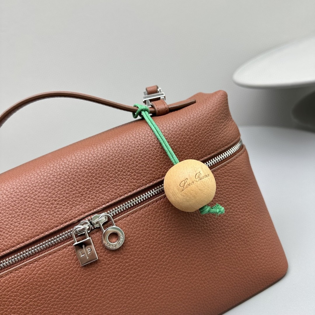 327E6209-BCD6-4D50-B2C5-526DBCA1E7CC