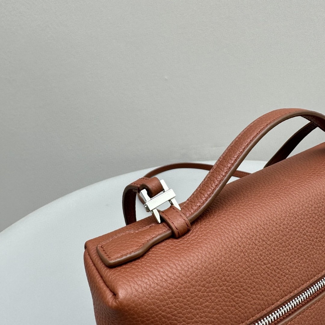 9C215BE6-2DFD-411A-AADE-52FC4EA9692D