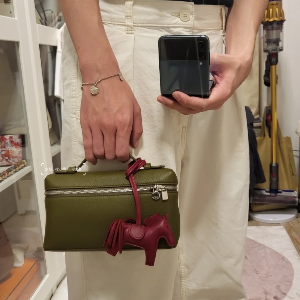 BE617778-0E79-4407-8BCB-48E83433FFE1