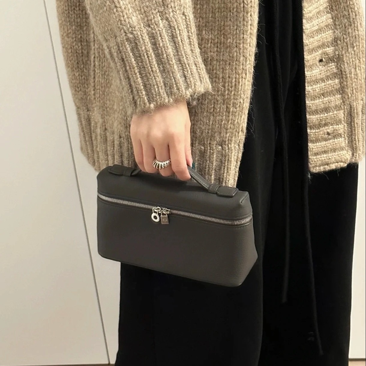 6BA9C1B7-2125-4D51-9046-926CC3E13175