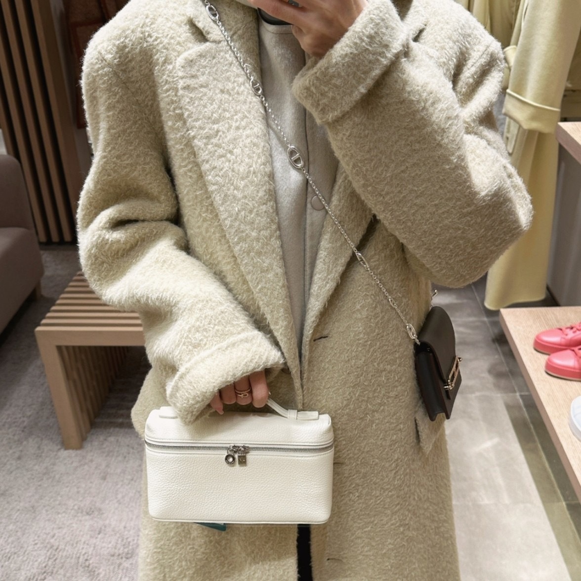 250D150E-BB1A-4F6B-8E95-7AFB27DA5D10