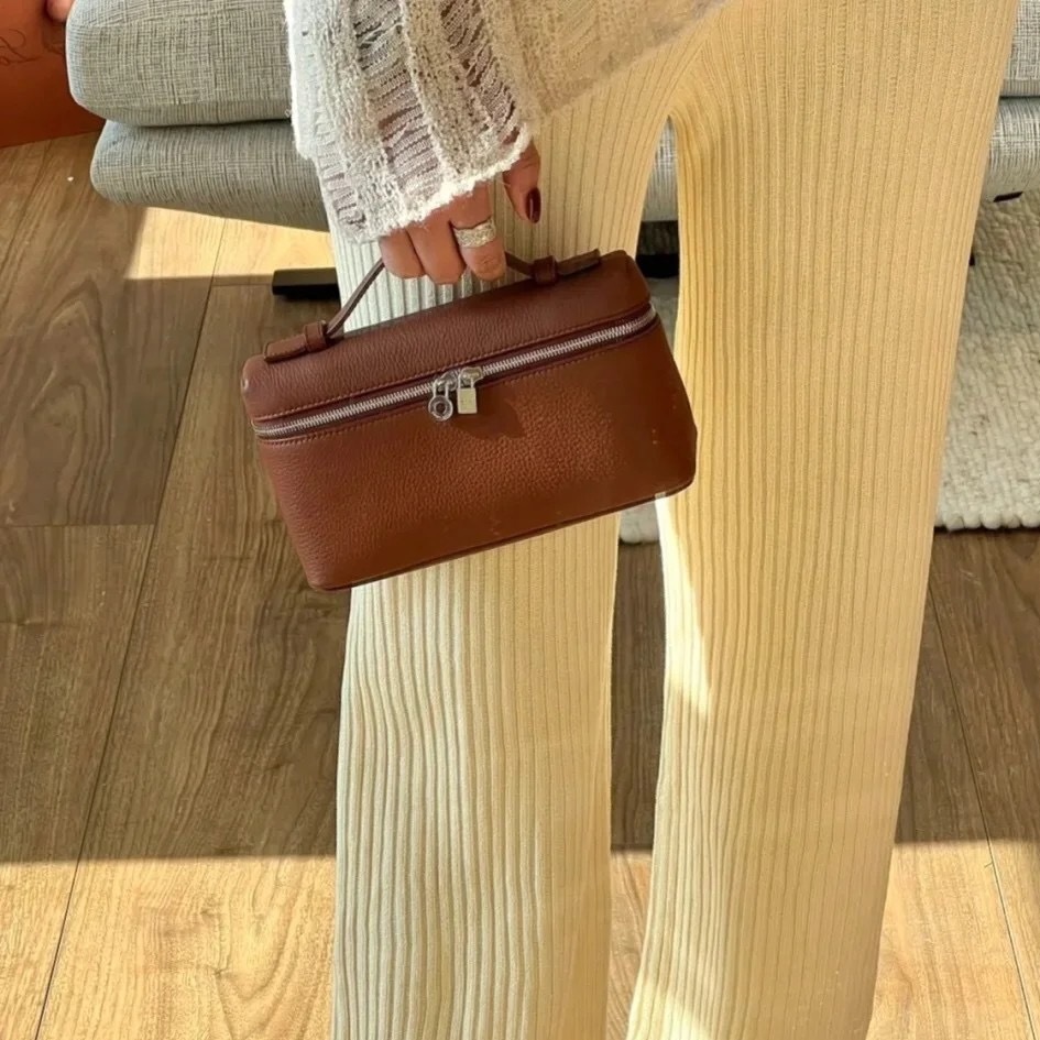 DB322D71-E7D8-4BEE-98A5-04352E284D33