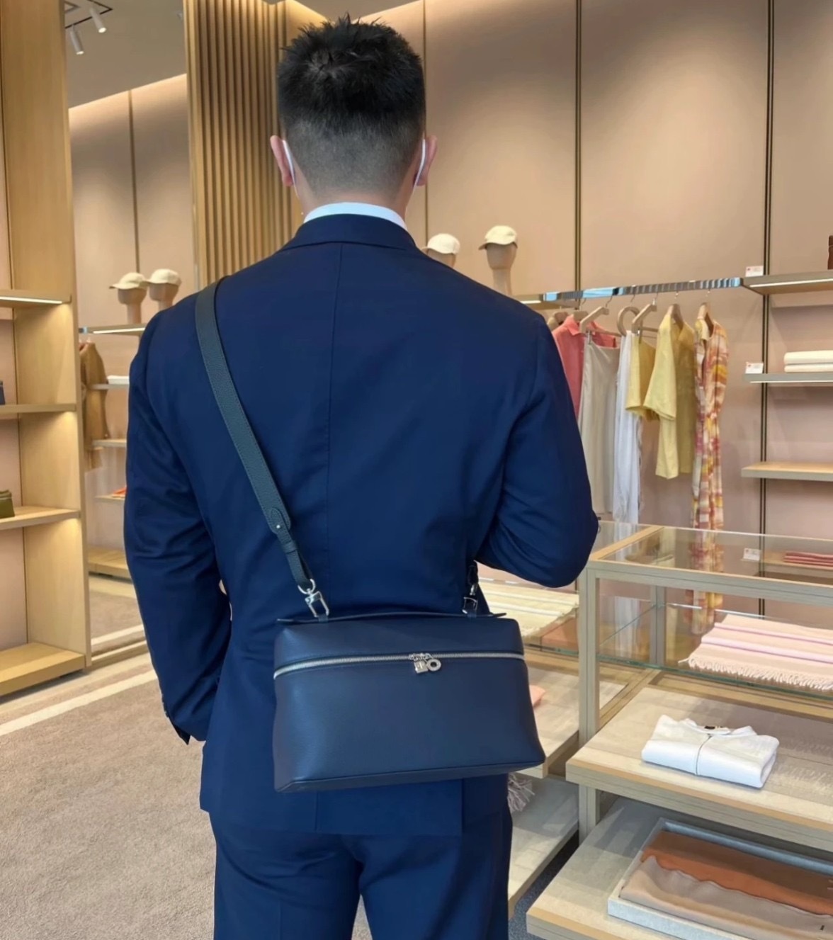 61D90586-ED64-41B5-933F-2C325D5B18DD