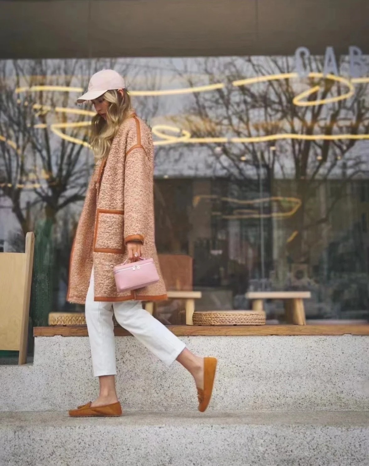 37DA069F-703F-4500-AAC9-9F6AC98F7FAE