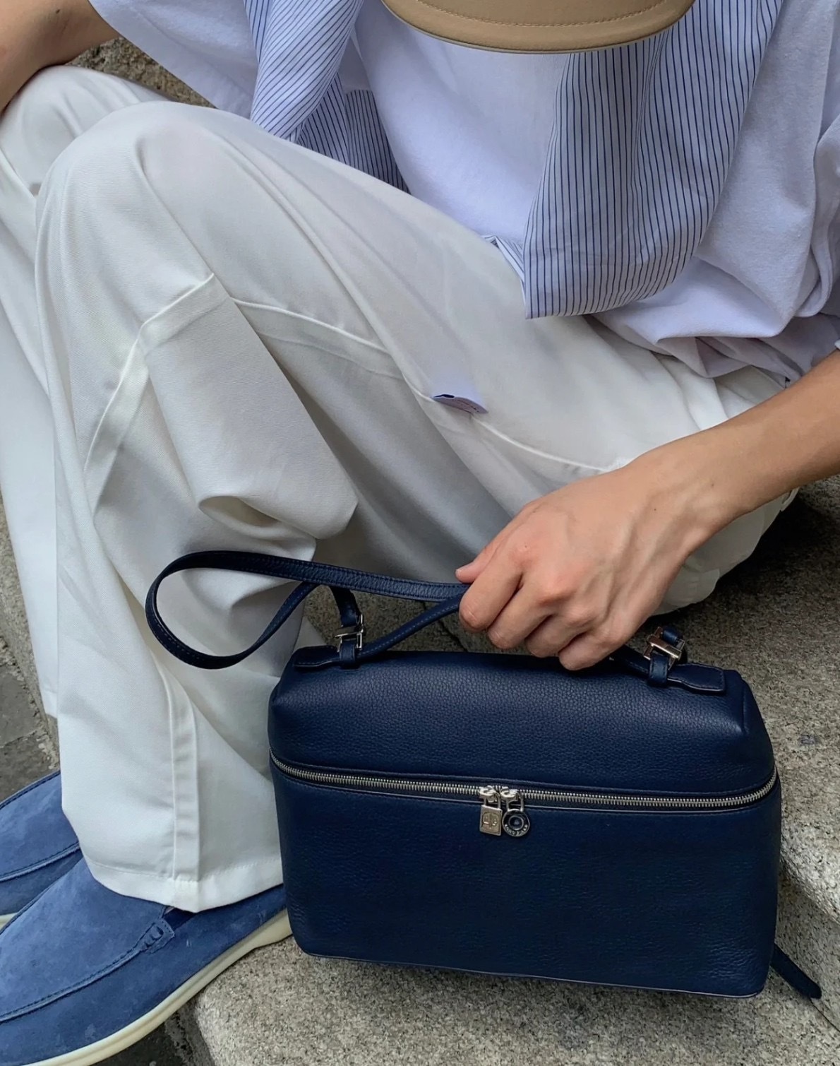 8F23E371-A1F0-4F11-8039-37CBBC2AE8E7