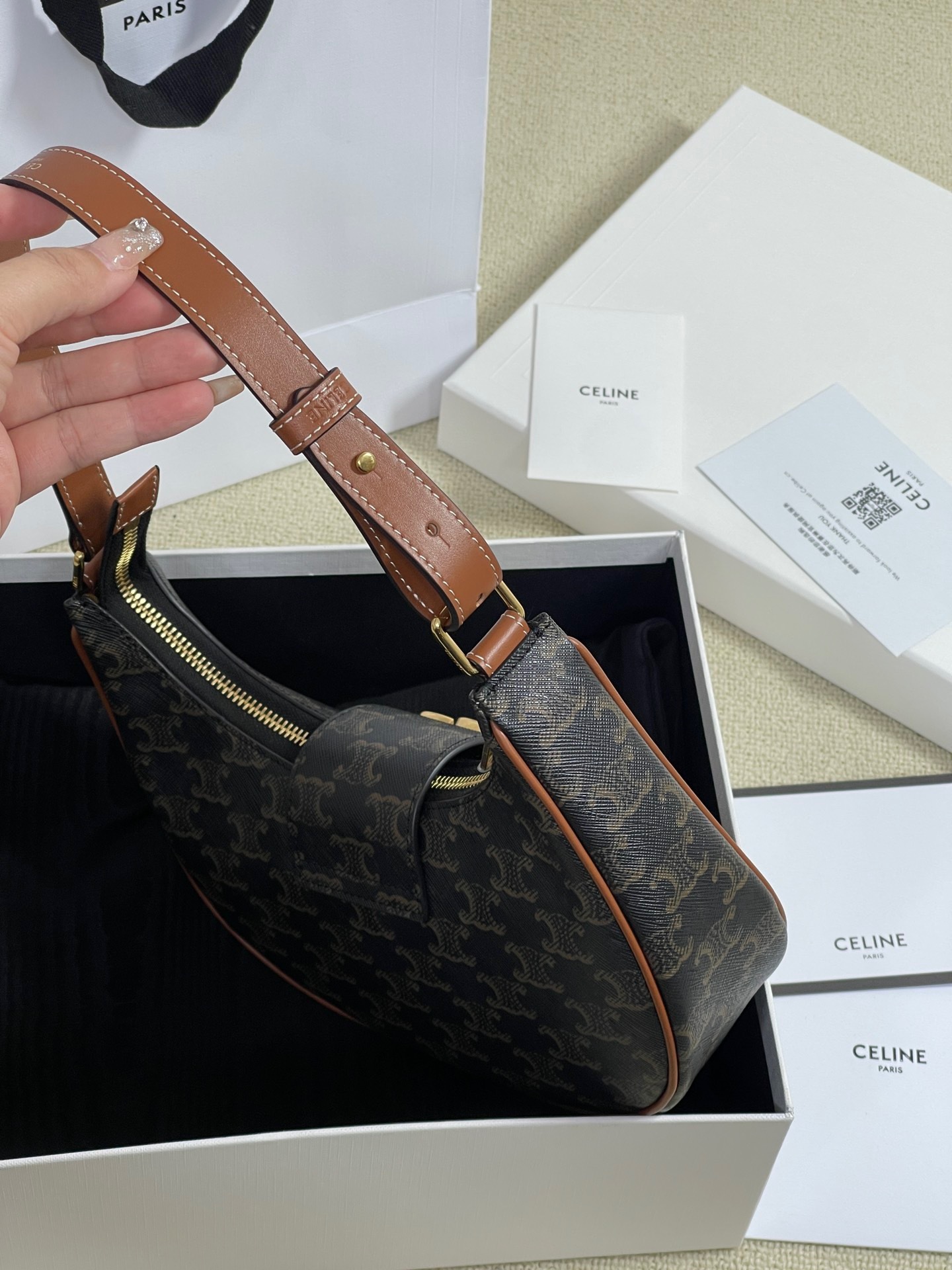 9DF5F245-4B32-47BA-8BF6-E5629CCFAD42