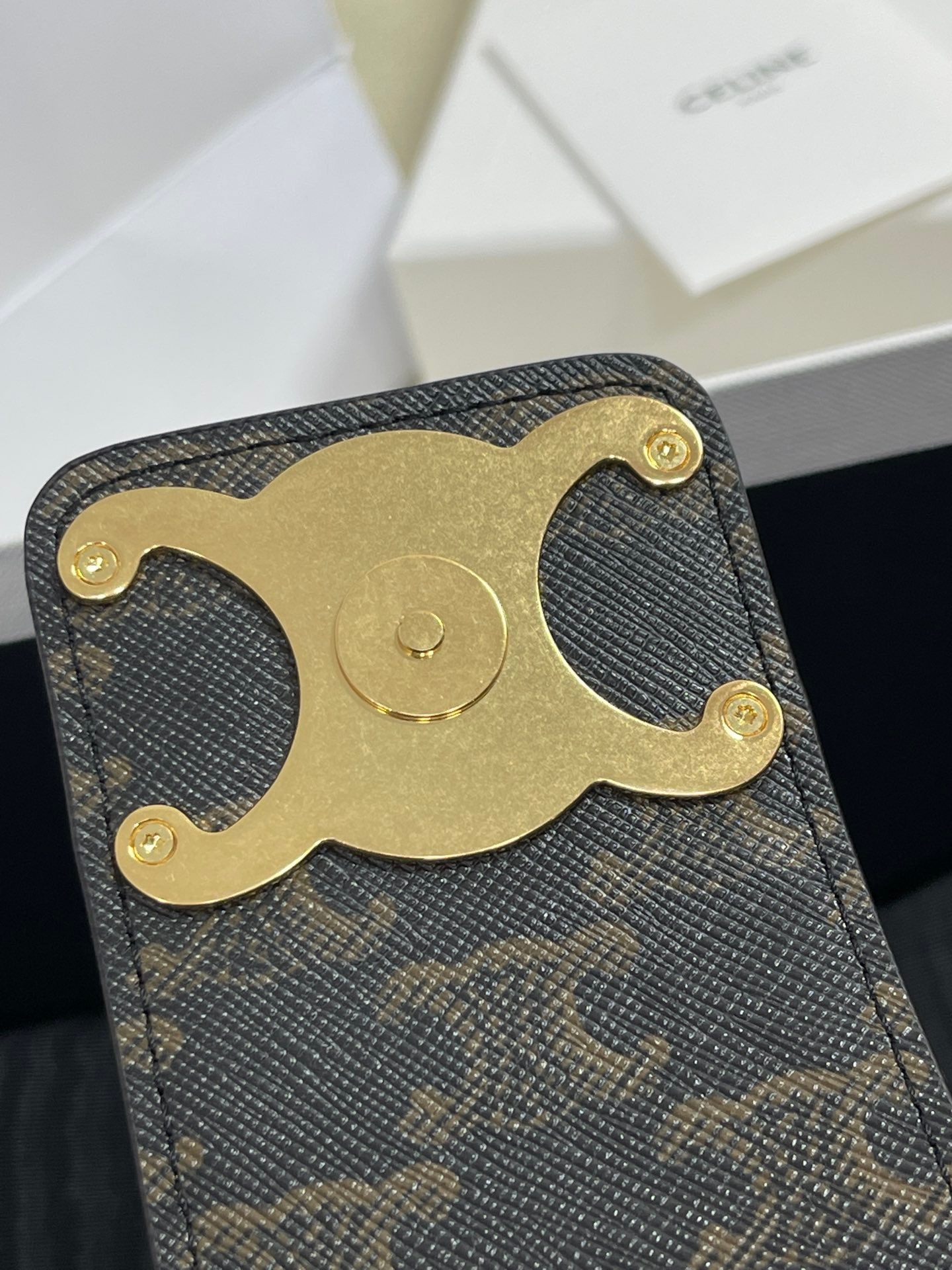 FB907CBC-C3F4-4D00-8FAD-A11B768F4811