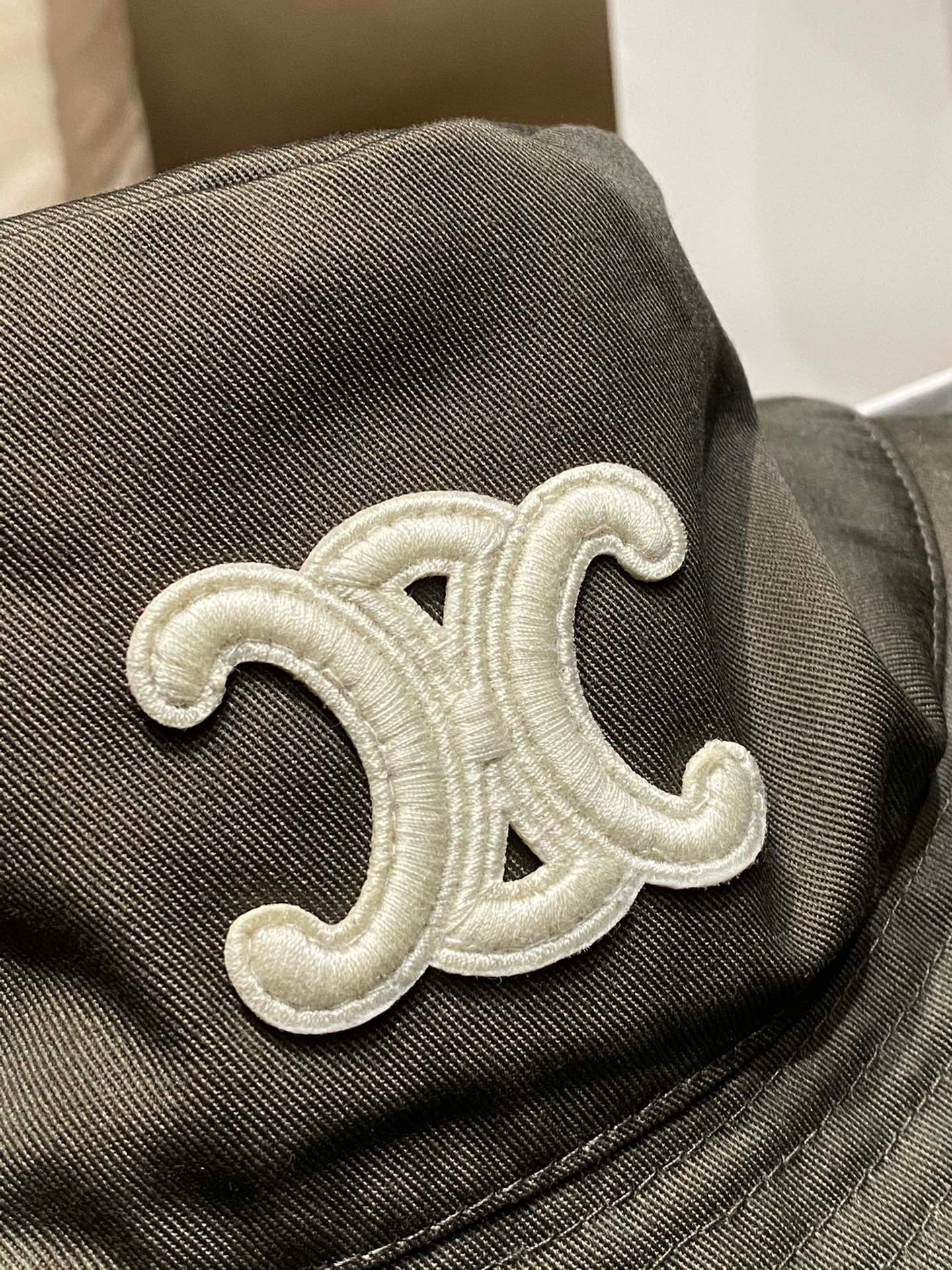 B69169C1-4AD5-4492-B078-3D8CAF5D9904