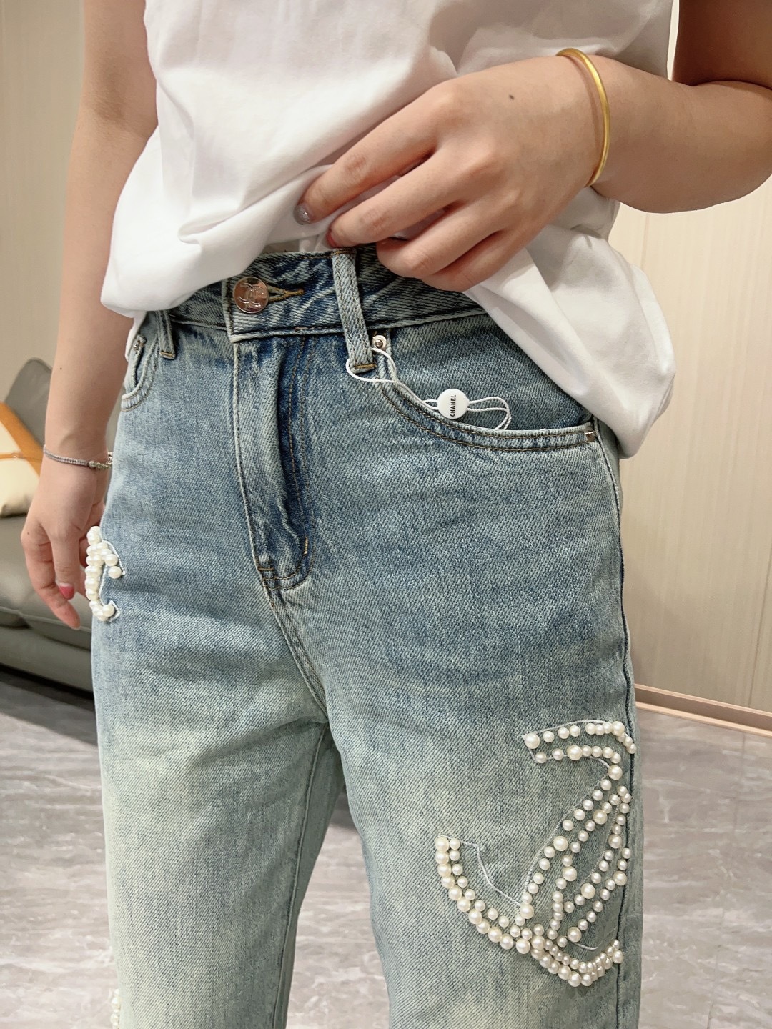 EE1A7210-FDBA-4258-97FB-D05A83B6E55C