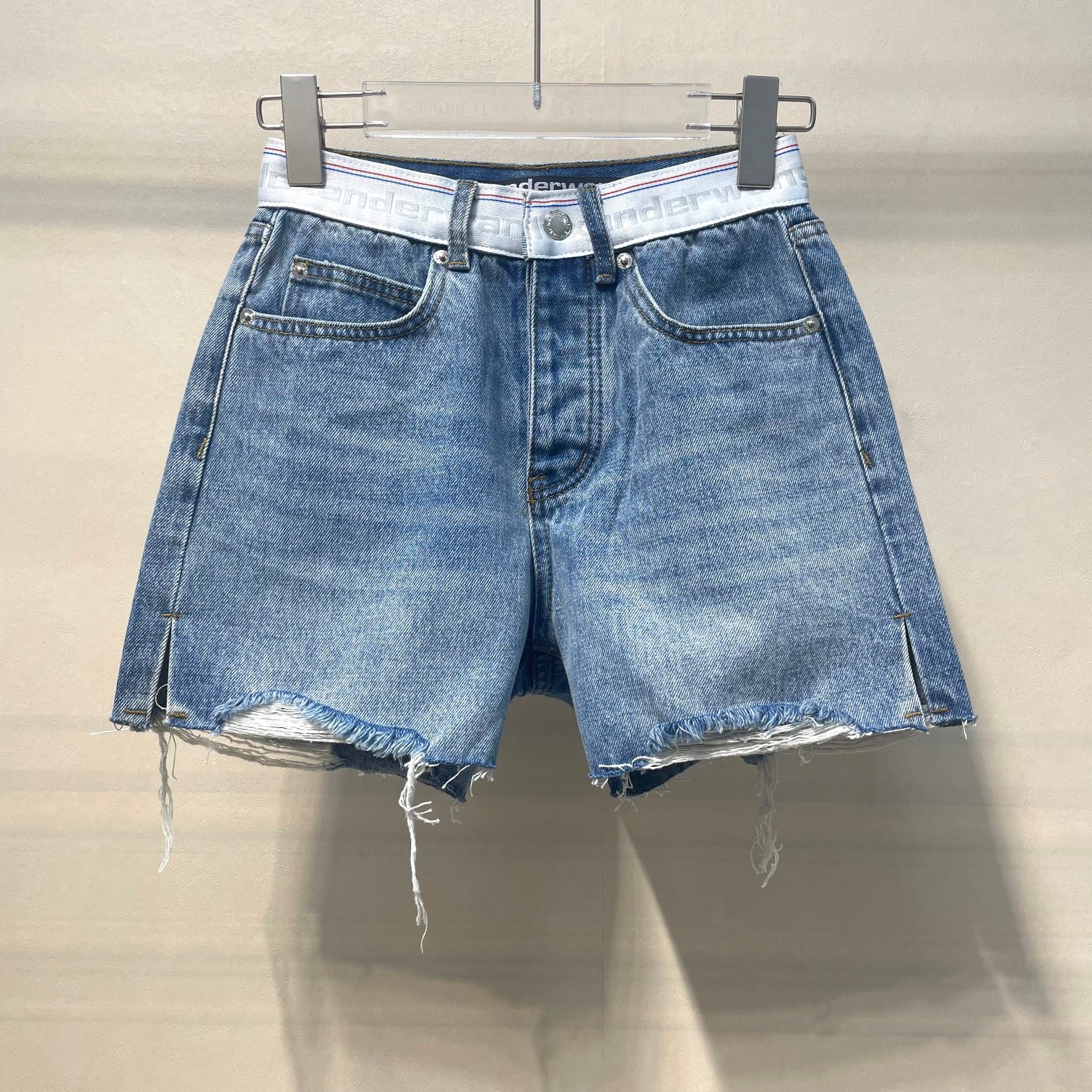 A232FFCA-0A1D-46A5-8266-8CC13C53434B