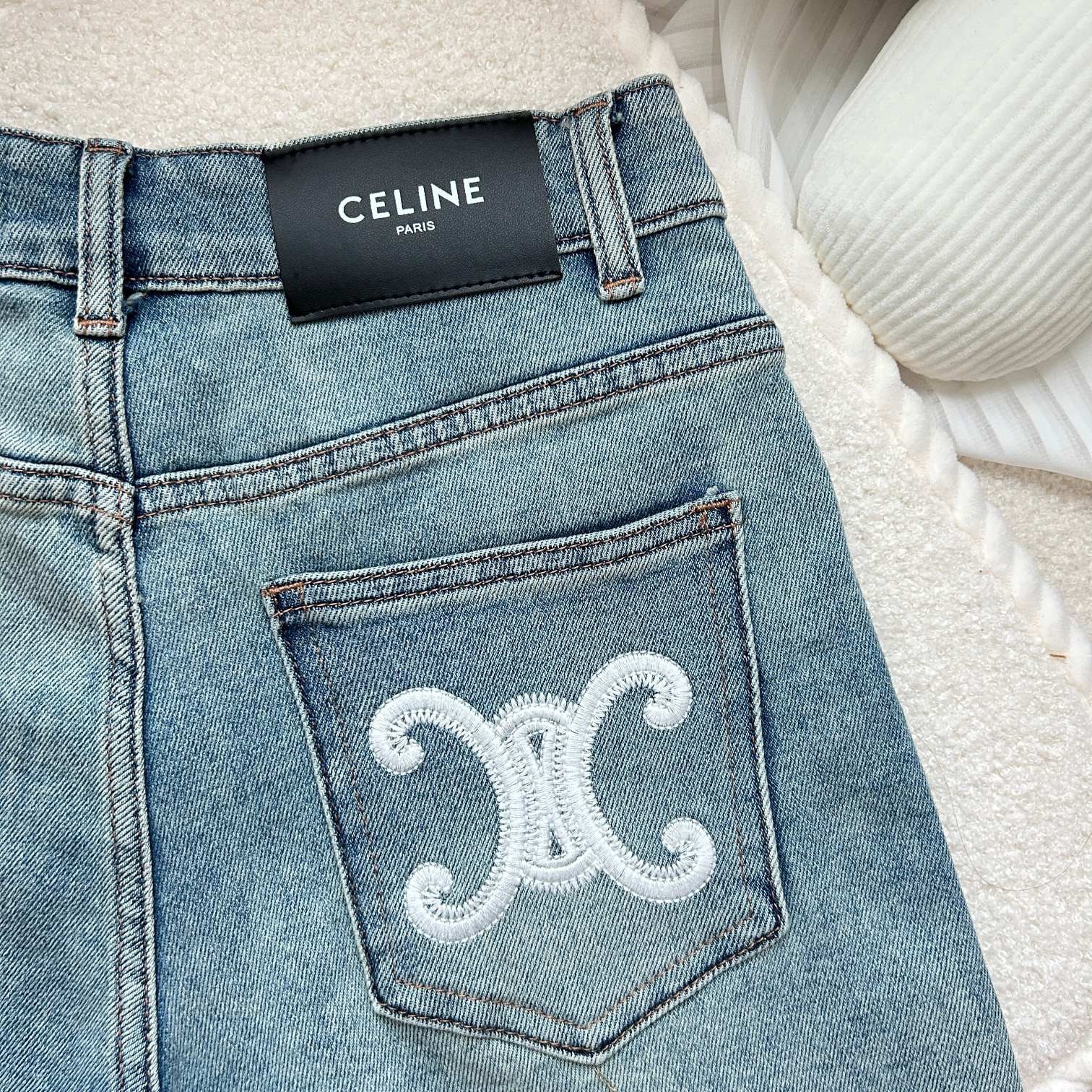 0F32D2EA-7B6A-4297-ABF7-A683B79DB31C