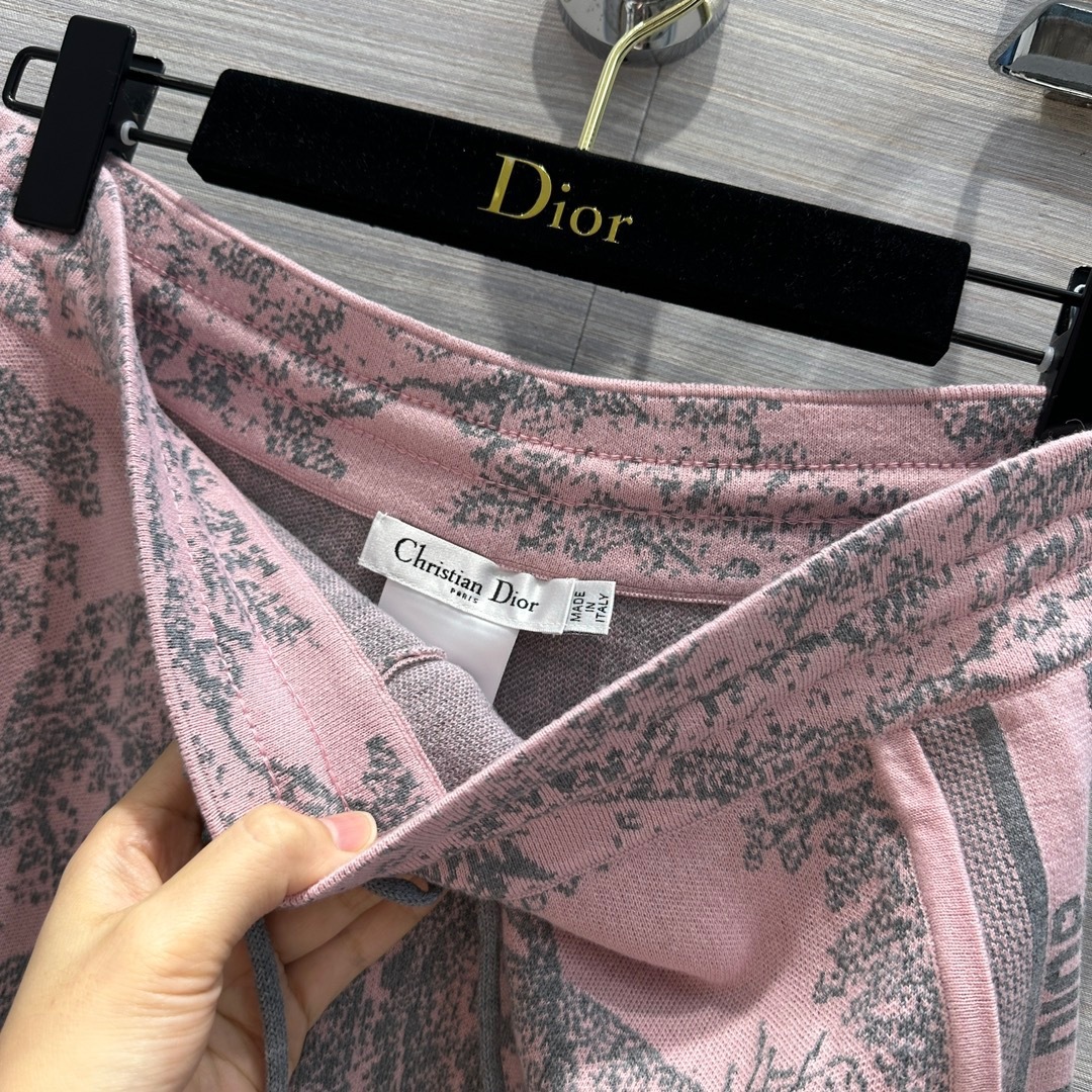 53F1810C-ACE2-4526-9810-BE73690AEE5F