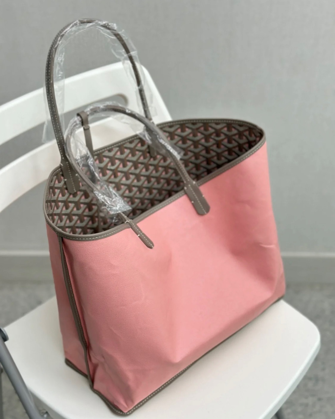 BBF6E578-E9DE-47FB-91F4-E8CBEEF20CCB