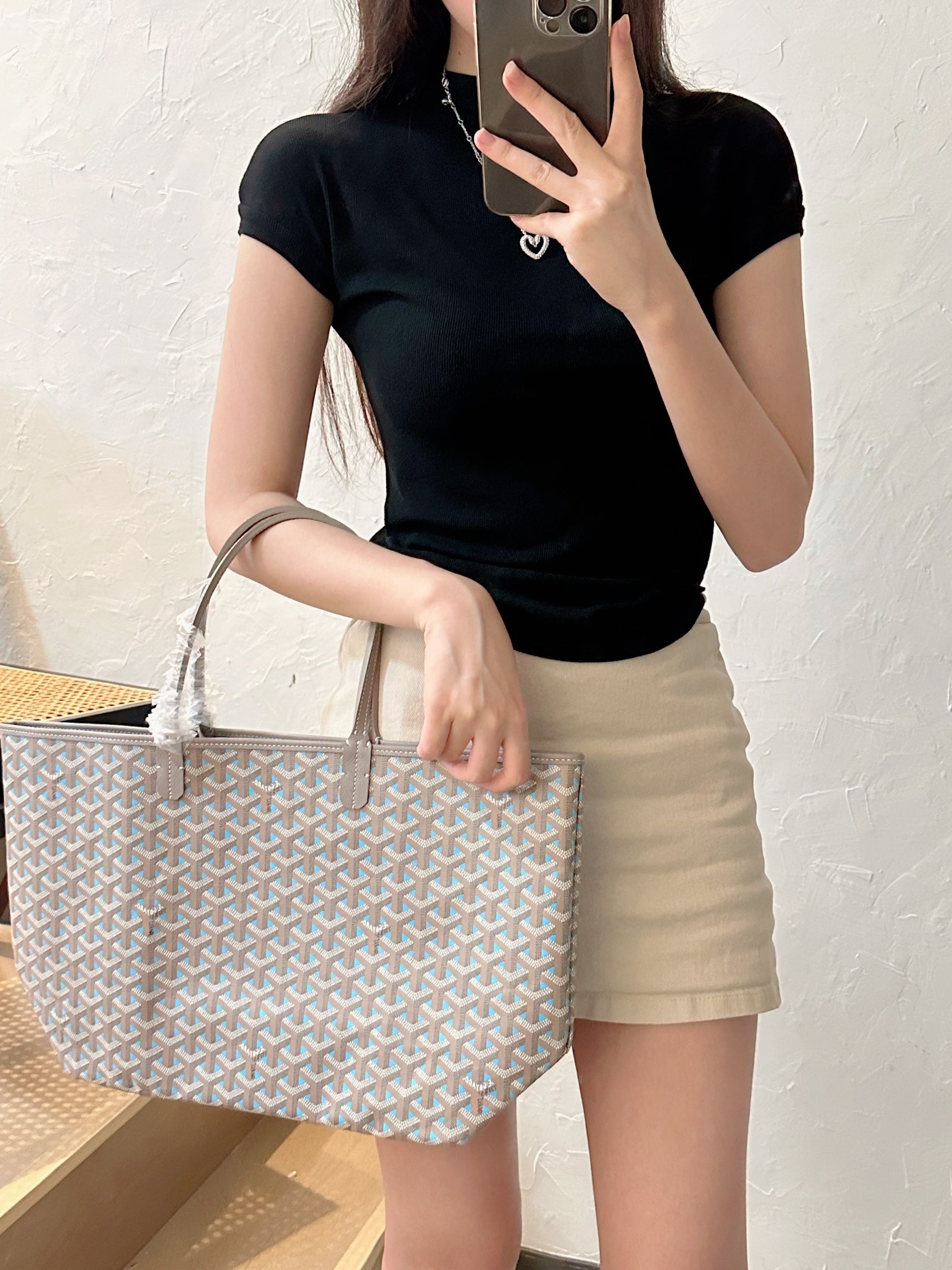 6ABD6246-84ED-4AB3-BAE8-7BBECF6876D6