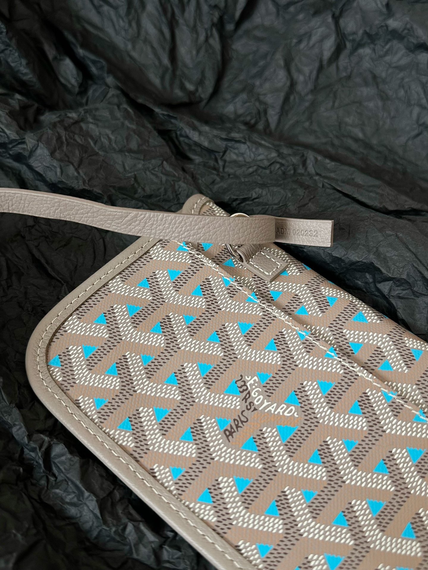 8BD9F915-06DE-4EA0-A48F-826BFAC28EBE