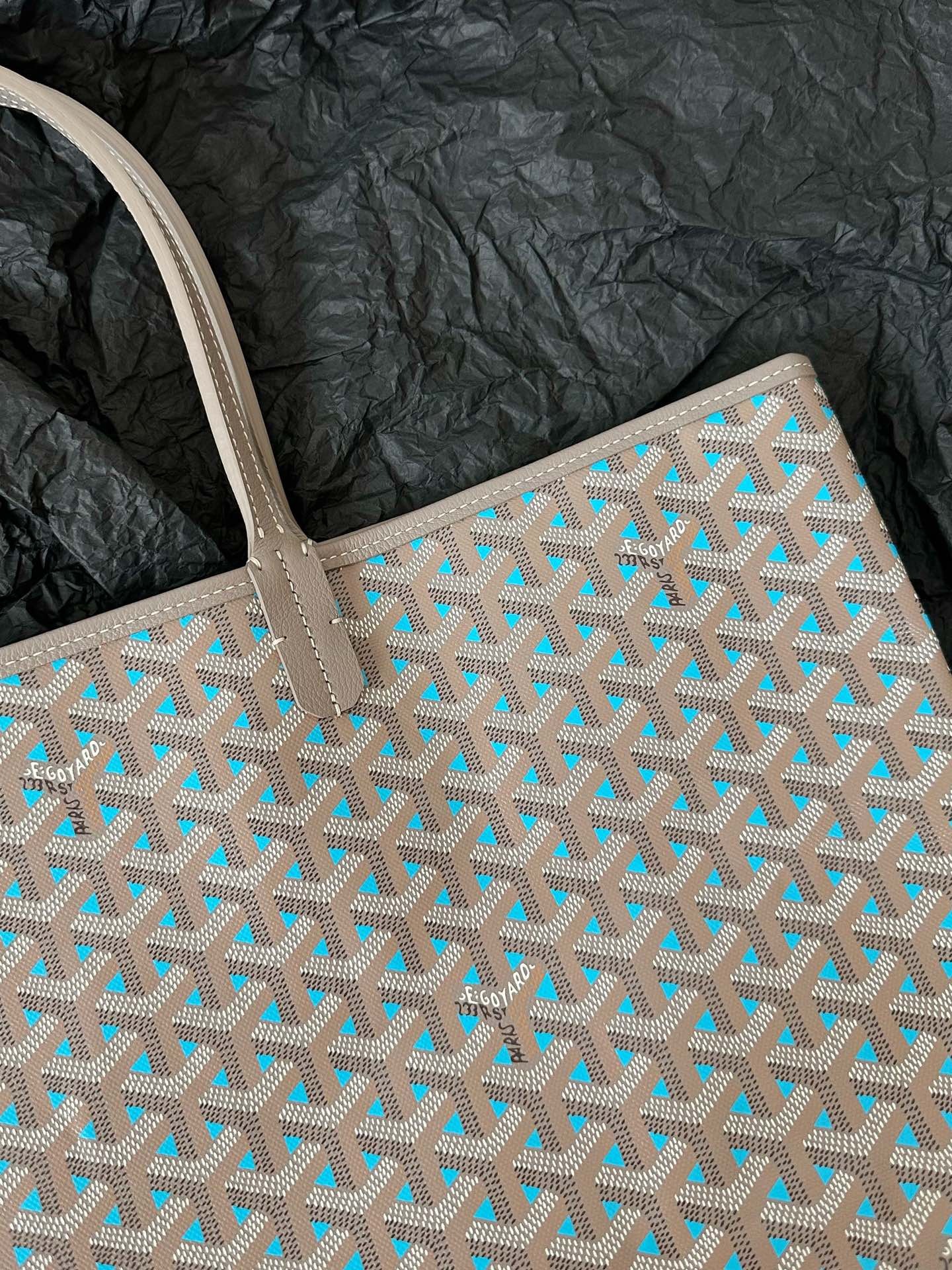 0490B8CD-C80E-4B74-9BA0-340D387C97EE