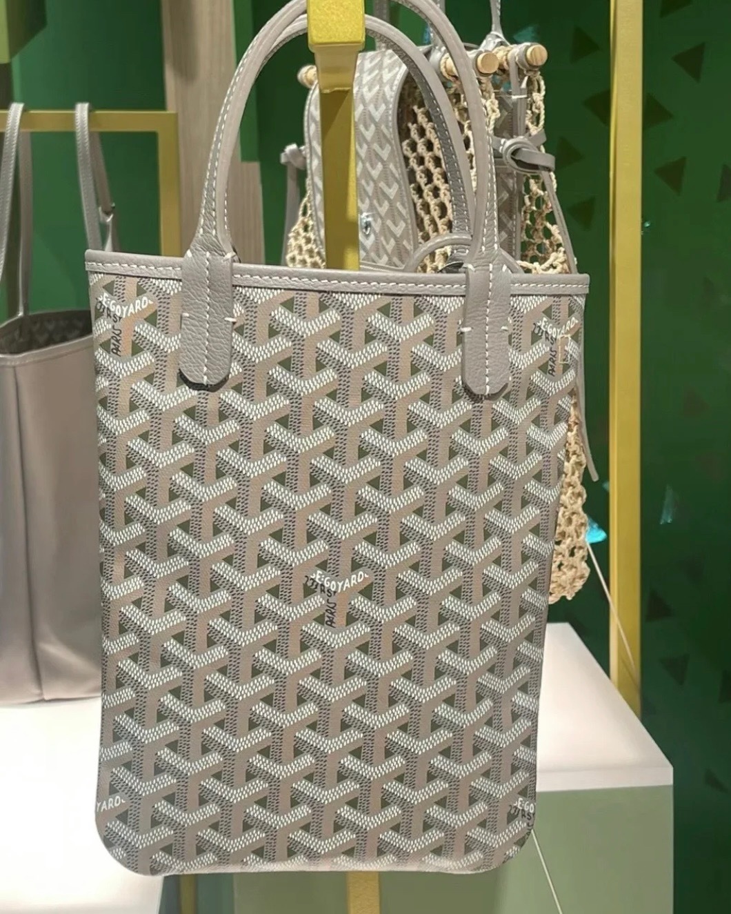 875F78EA-8B7C-4144-99BD-42D9F36B173D