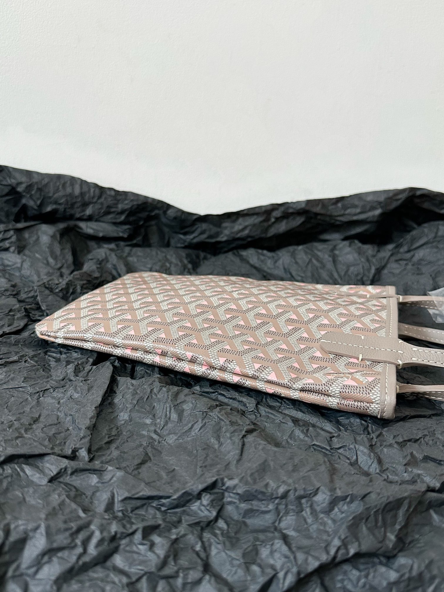 EEA2B6FE-1C09-47DB-916C-D8116DB2B3EF