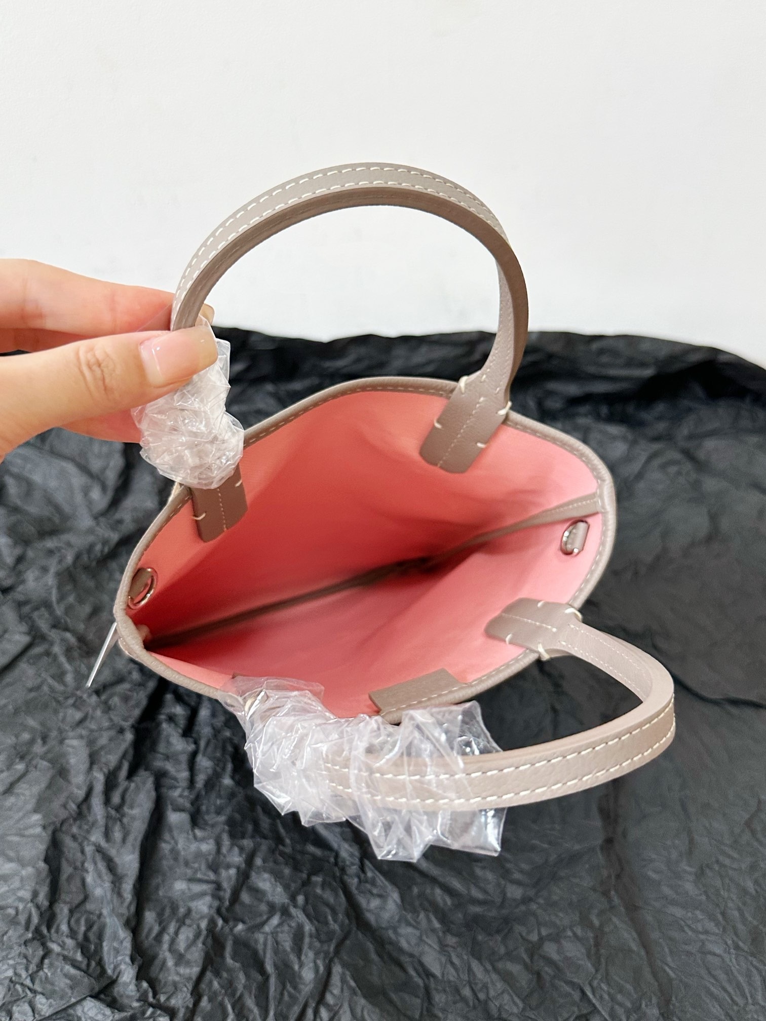 BFD1C975-E2A4-4DD1-99D5-BE02784B3DDB