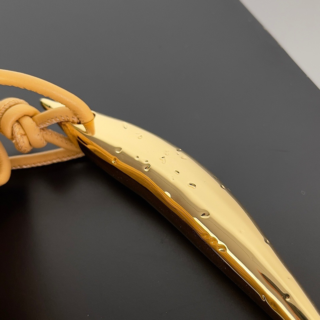 2D42A7FB-E6C4-4CC3-BCFF-FD85C8172892