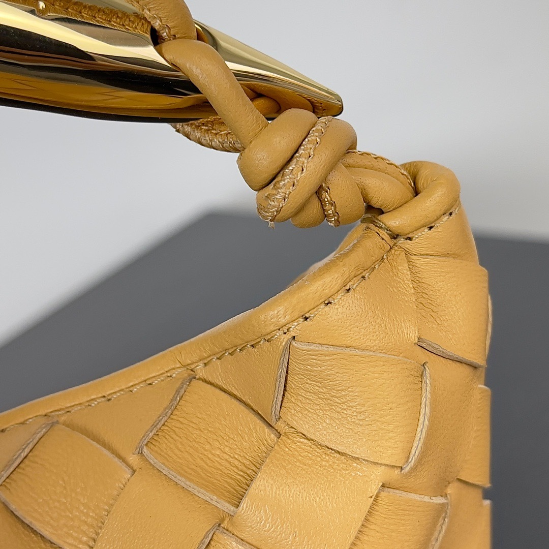 F5CDF753-4489-4FDA-8238-BC9C4321E694