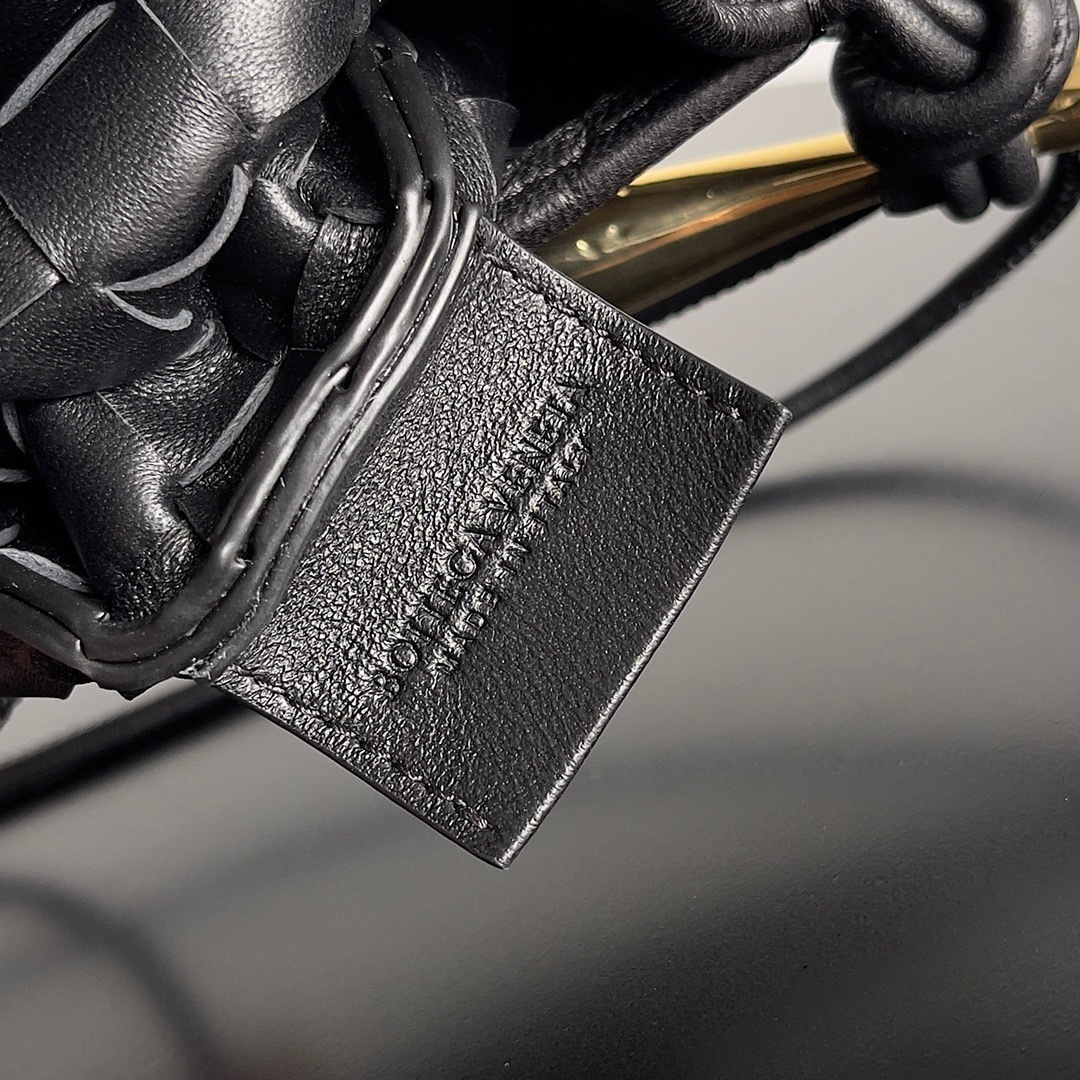 D5FA15BA-4279-4C7E-939A-2B030F4E4B74