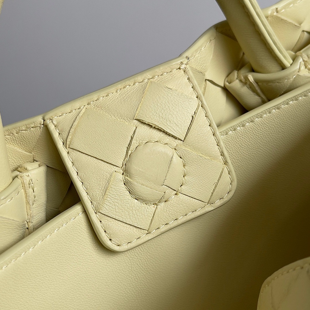 1024B757-AEC3-4EC3-AFBE-7420E92E4976