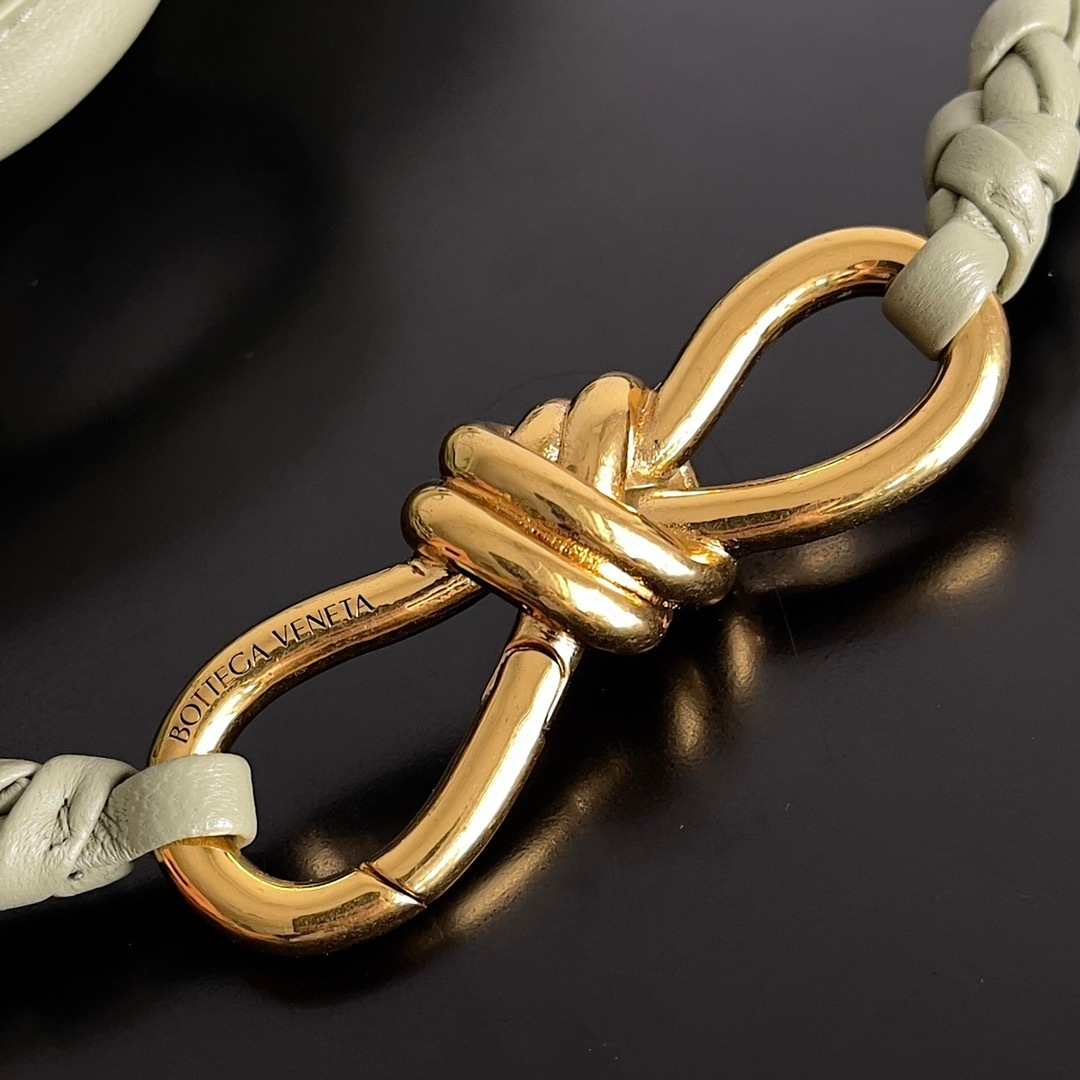 C7F9490C-BB2E-4A38-973F-5EA2DAE3585B