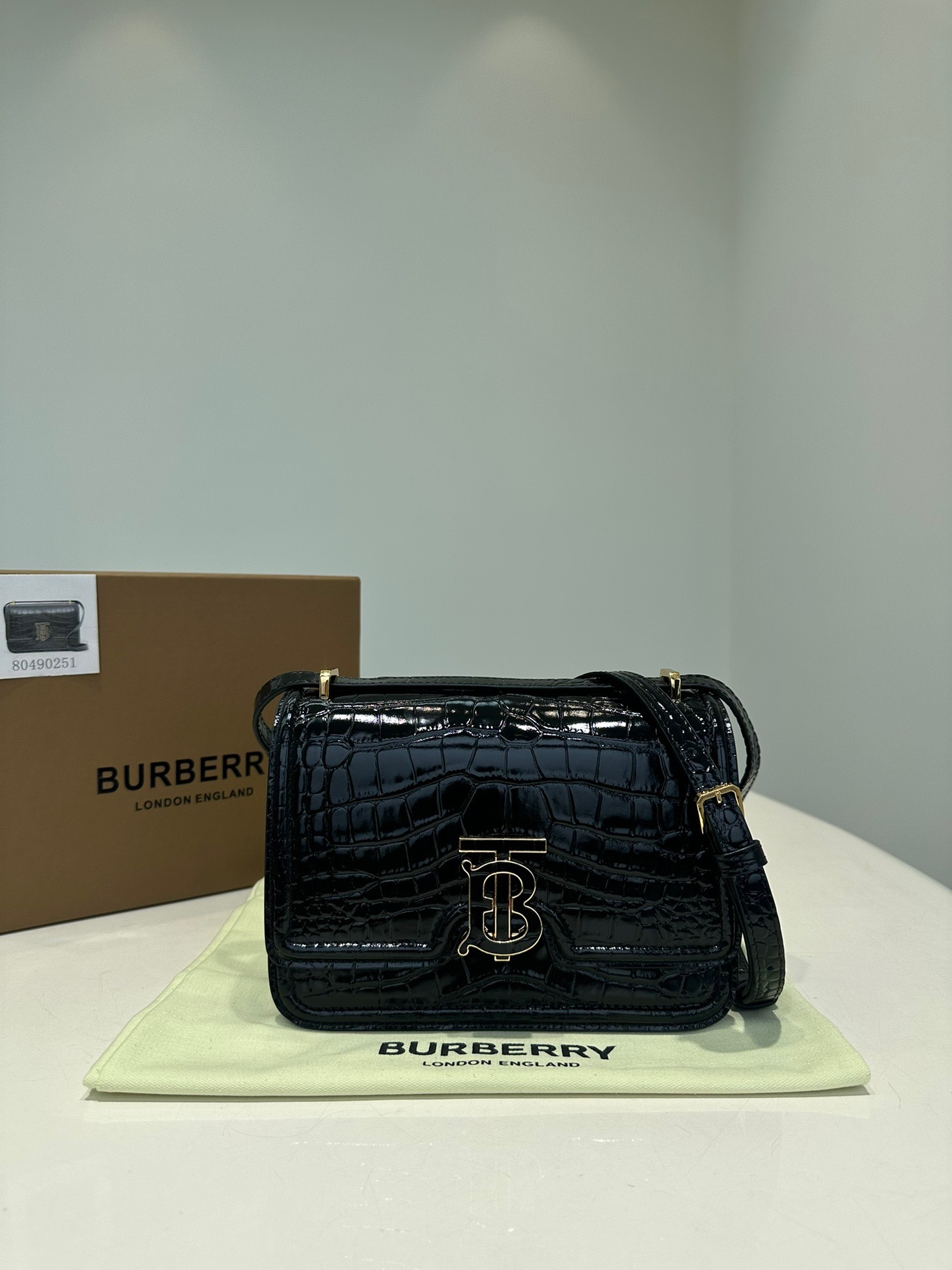 3C52C258-8767-47D7-B85D-E4D44E33B80E