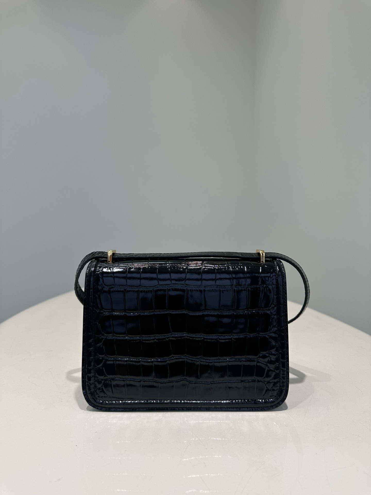 162E96BA-7111-48A4-BA50-50BE107A6670