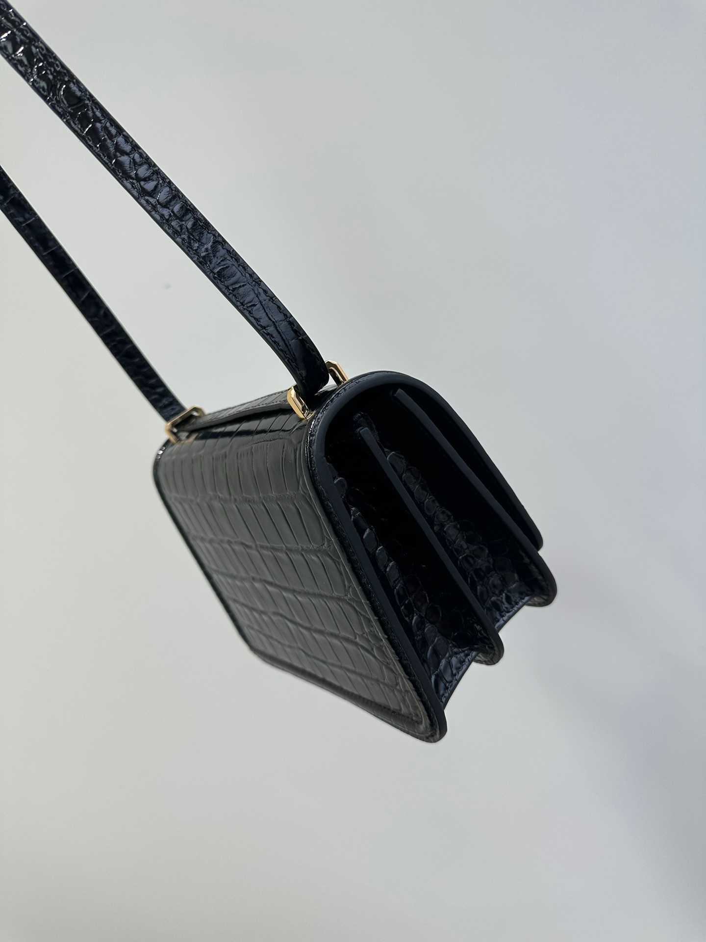 30AB7D6F-88A3-49A9-BA83-07C26464AD3E