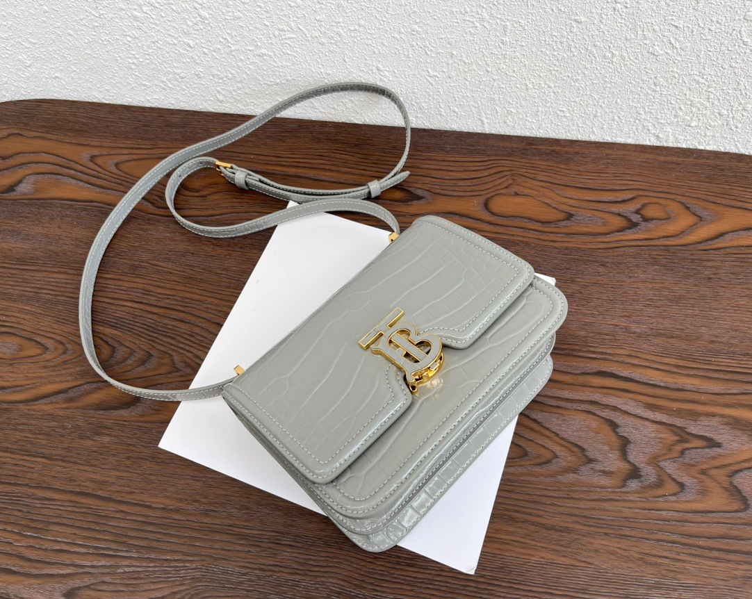 15B6FE0C-0906-49B7-89DD-0AEC17934B87