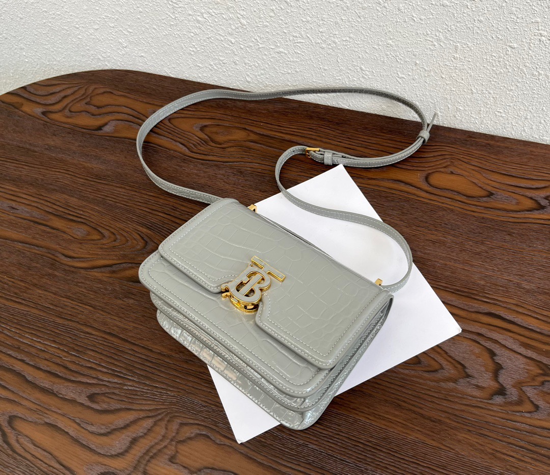 03BA6E97-E8F6-4F67-9A72-BFE6D4FF4E77