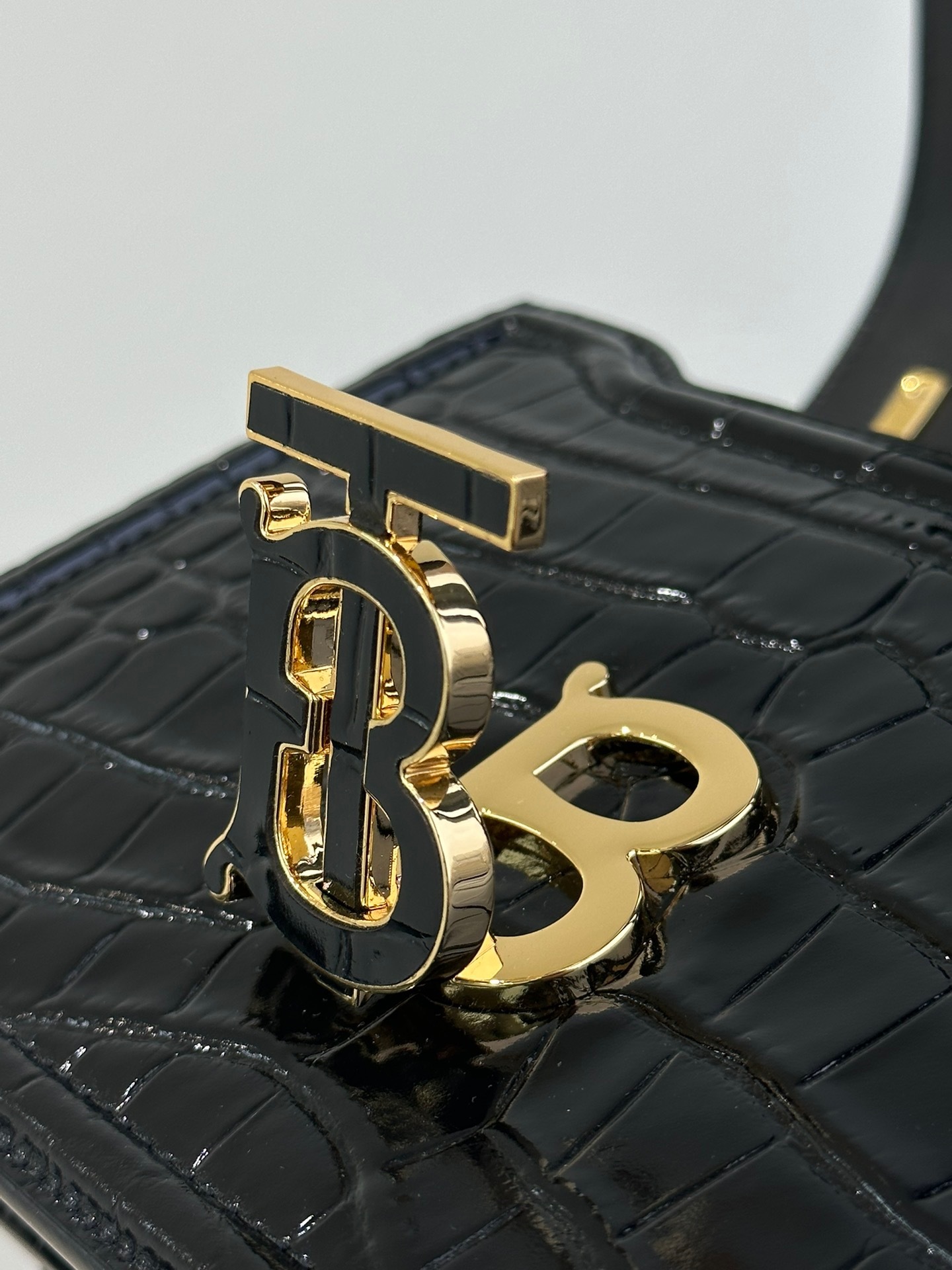 A3C8DC41-5974-423D-AE93-9F0A8CB88BF9