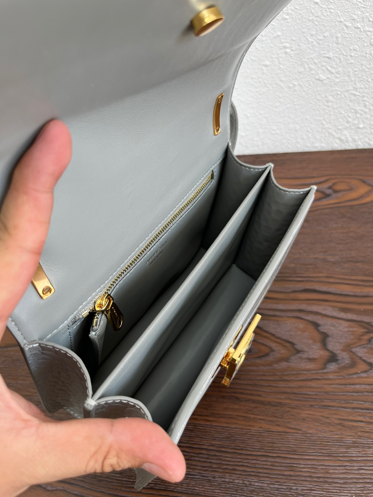 61EE43D4-4EE2-4168-8BEE-DFF63CE58921