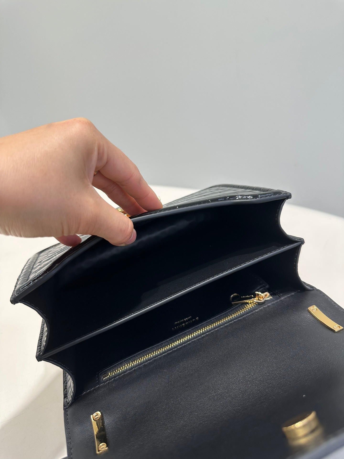 3DFF4A94-29BE-4662-BCD1-4958058BCEB0