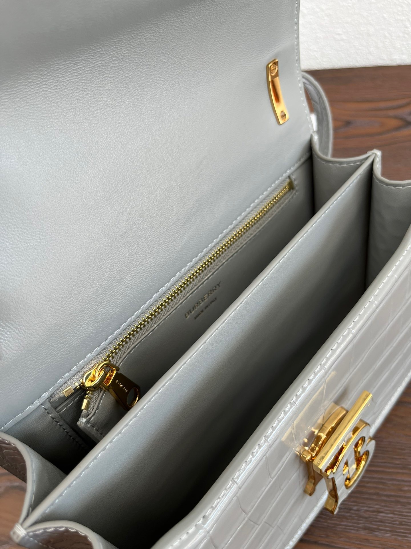 1010D032-00D5-435D-8B55-09D038CA77FC