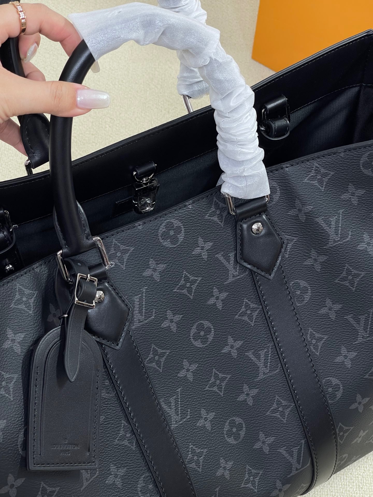 6F2707A8-343F-4CFB-96C9-EFD2DD7D7A84